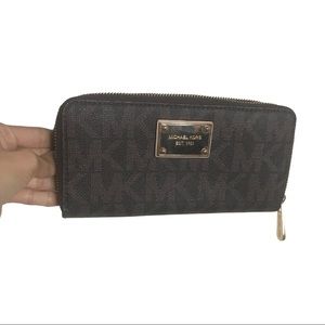 Michael Kors Continental zip wallet